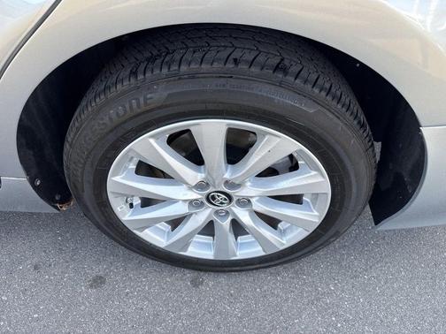 Celestial Silver Metallic 2018 Toyota Camry LE