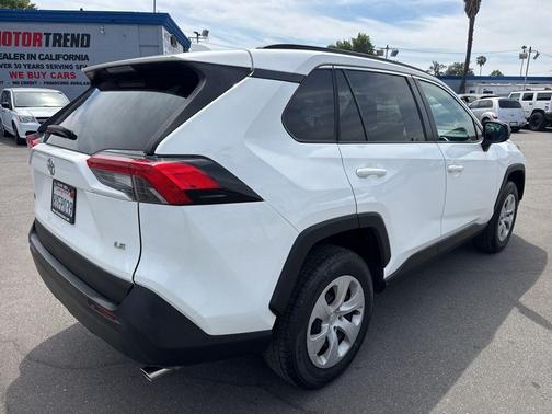 2020 Toyota RAV4 LE