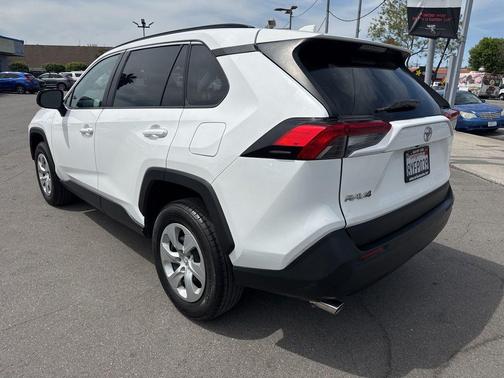2020 Toyota RAV4 LE