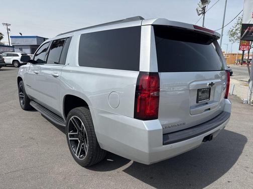 Silver Ice Metallic 2020 Chevrolet Suburban LT