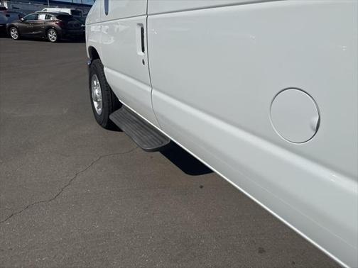 2008 Ford E350 Super Duty XL Wagon