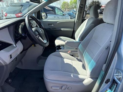 2015 Toyota Sienna LE