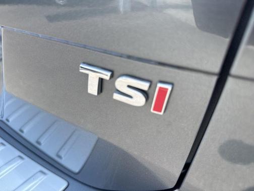Platinum Gray Metallic 2018 Volkswagen Golf SportWagen TSI SE