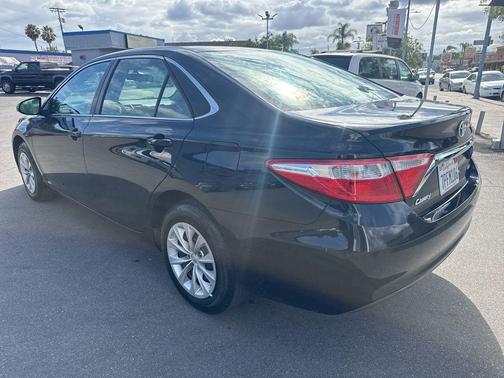 Midnight Black Metallic 2016 Toyota Camry LE
