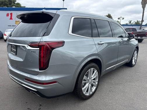 Silver Metallic 2023 Cadillac XT6 Premium Luxury