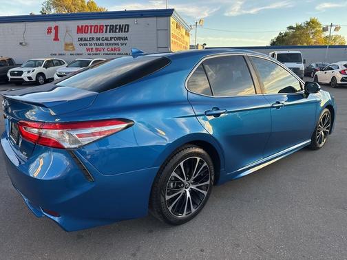 2020 Toyota Camry SE