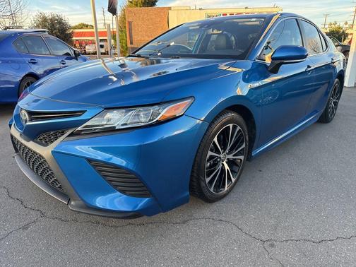 2020 Toyota Camry SE