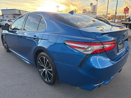 2020 Toyota Camry SE