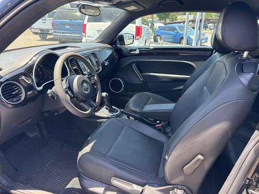 Black Uni 2012 Volkswagen Beetle 2.5L