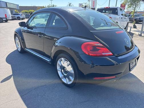 Black Uni 2012 Volkswagen Beetle 2.5L