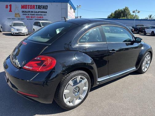 Black Uni 2012 Volkswagen Beetle 2.5L