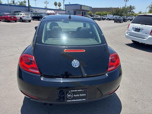 Black Uni 2012 Volkswagen Beetle 2.5L