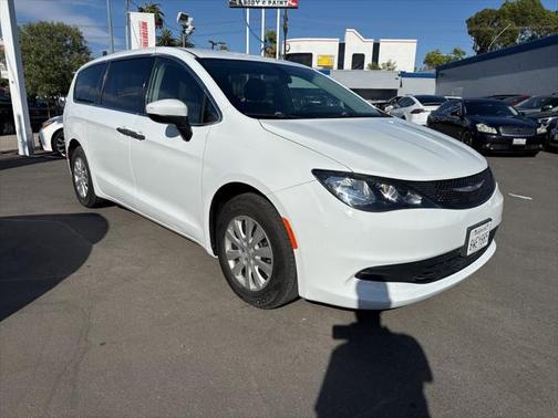 2020 Chrysler Voyager L