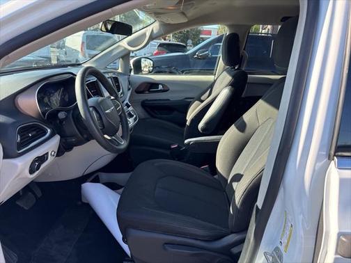 2020 Chrysler Voyager L