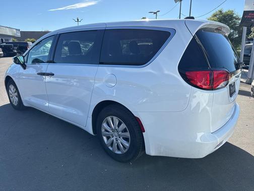 2020 Chrysler Voyager L