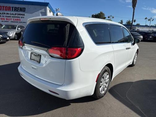 2020 Chrysler Voyager L