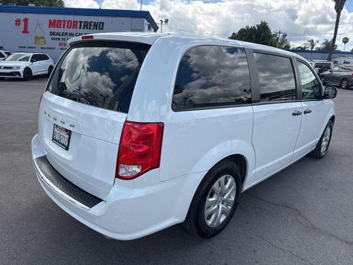 White Knuckle Clearcoat 2019 Dodge Grand Caravan SE