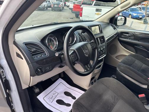 White Knuckle Clearcoat 2019 Dodge Grand Caravan SE