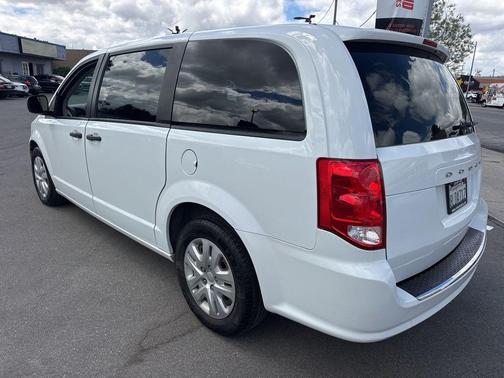 White Knuckle Clearcoat 2019 Dodge Grand Caravan SE