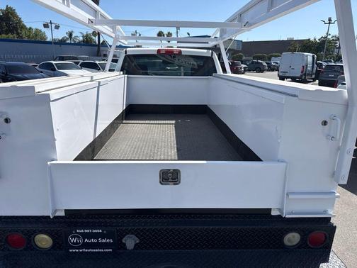 Bright White Clearcoat 2018 RAM 2500 Tradesman Regular Cab 4x2 8' Box