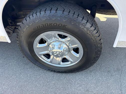 Bright White Clearcoat 2018 RAM 2500 Tradesman Regular Cab 4x2 8' Box