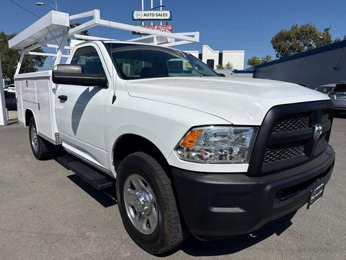 Bright White Clearcoat 2018 RAM 2500 Tradesman Regular Cab 4x2 8' Box