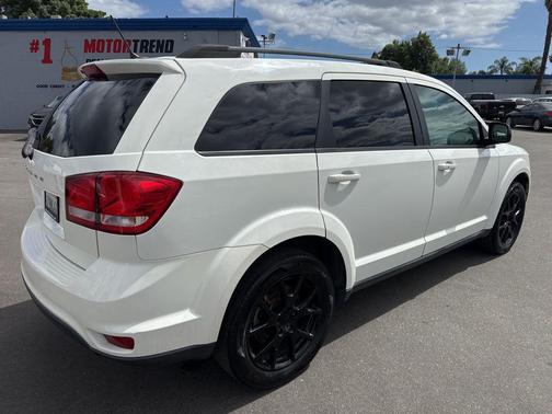 White 2016 Dodge Journey SXT