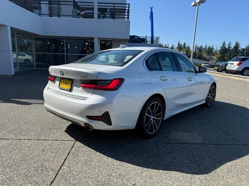2021 BMW 330 i xDrive