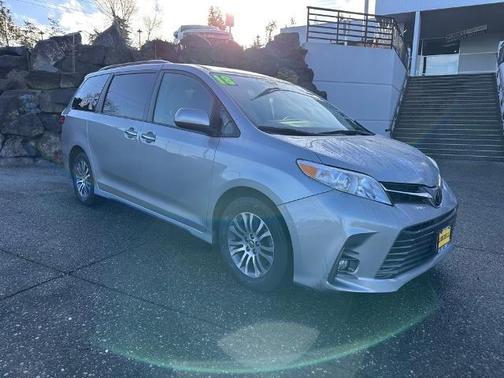 2018 Toyota Sienna XLE