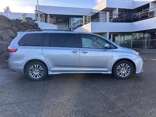 2018 Toyota Sienna XLE