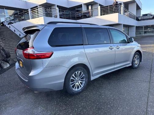 2018 Toyota Sienna XLE