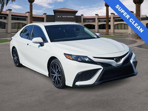 Ice 2024 Toyota Camry SE