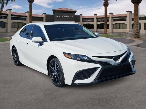 Ice 2024 Toyota Camry SE