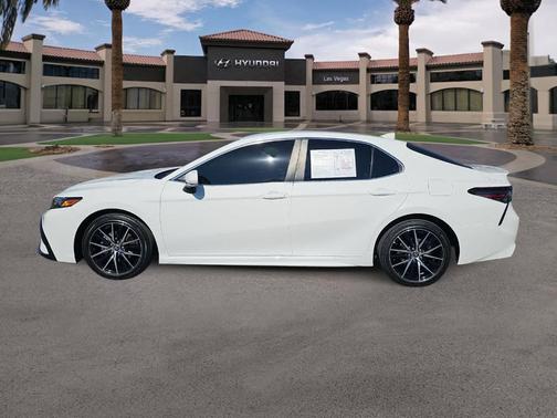 Ice 2024 Toyota Camry SE