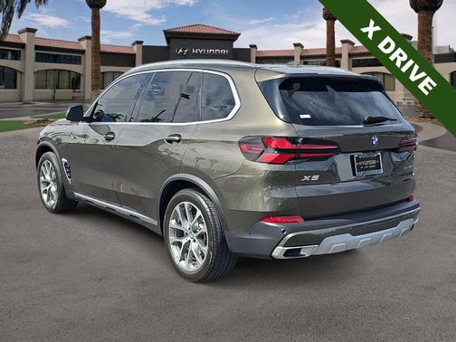 Manhattan Green Metallic 2025 BMW X5 xDrive40i