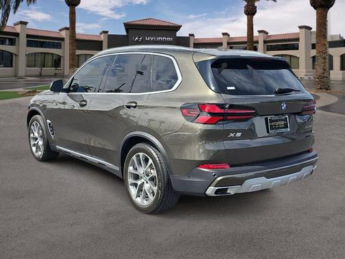 Manhattan Green Metallic 2025 BMW X5 xDrive40i