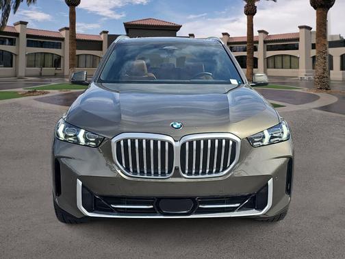 Manhattan Green Metallic 2025 BMW X5 xDrive40i