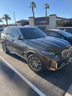 Manhattan Green Metallic 2025 BMW X5 xDrive40i