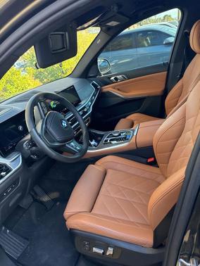 Manhattan Green Metallic 2025 BMW X5 xDrive40i