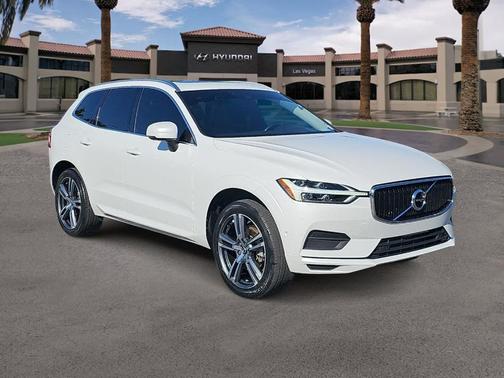 White 2018 Volvo XC60 T5 Momentum