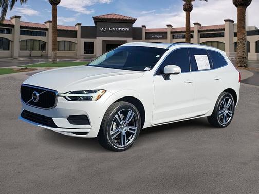 White 2018 Volvo XC60 T5 Momentum