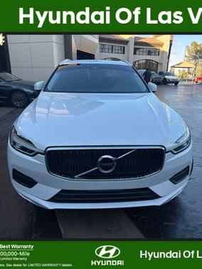White 2018 Volvo XC60 T5 Momentum