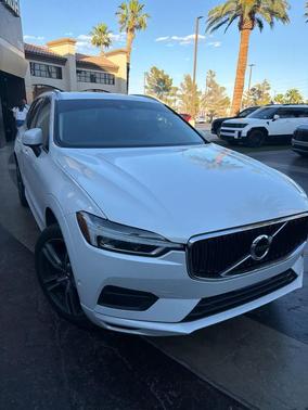 White 2018 Volvo XC60 T5 Momentum