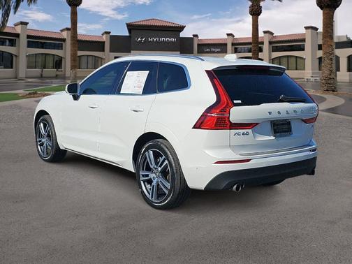 White 2018 Volvo XC60 T5 Momentum
