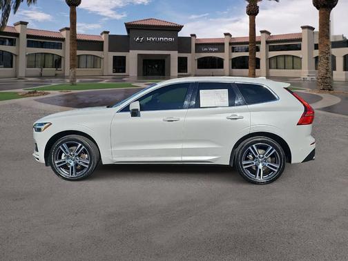 White 2018 Volvo XC60 T5 Momentum