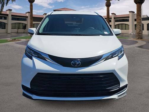 2021 Toyota Sienna LE