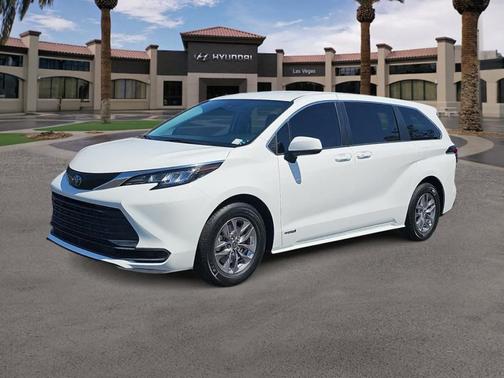 2021 Toyota Sienna LE