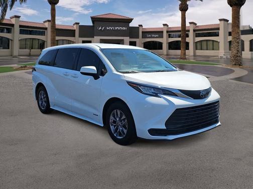 2021 Toyota Sienna LE