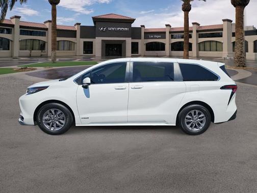 2021 Toyota Sienna LE