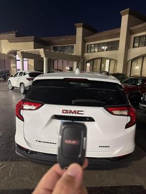 Summit White 2024 GMC Terrain SLE